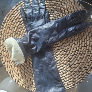 Elegant Black Leather Gloves